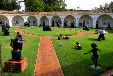 2016 URU PE Ralli Museum 2 Courtyard
