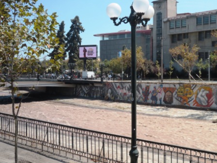 A Santiango Grafiti Mapucho River