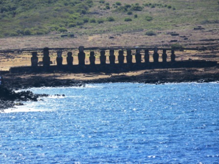 A08 Easter Island Maoi Tongariki Water