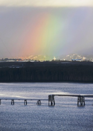 A04 Bris 0313 Port Rainbow over city