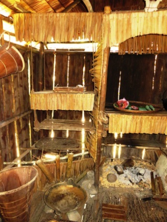 A11 0322 KK MM Inside Bamboo Cooking