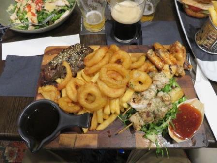 A19 SYD 0310 Lunch Croc Alig