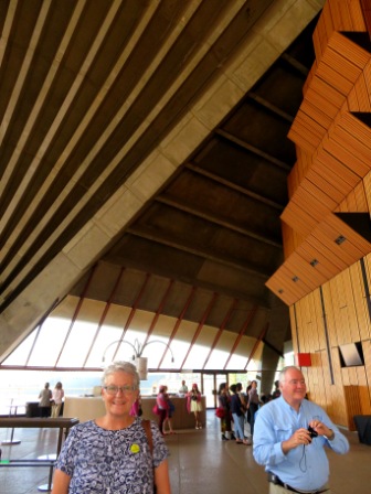 A25 SYD 0310 OH Vestibule TN