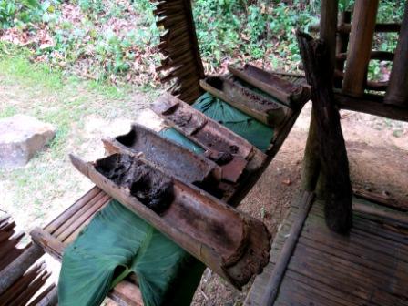 A31 0322 KK MM Bee 4 Inside Bamboo hive