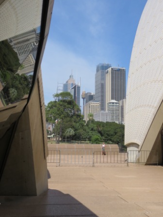 A42 SYD 0310 OH Between Buildings