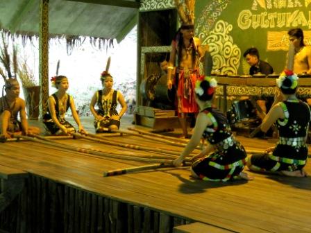 A61 0322 KK MM Perf Bamb Dance