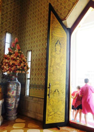 A 10 Bangk  Gold Bud