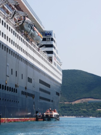 A03 Nha Tr Getting on tender