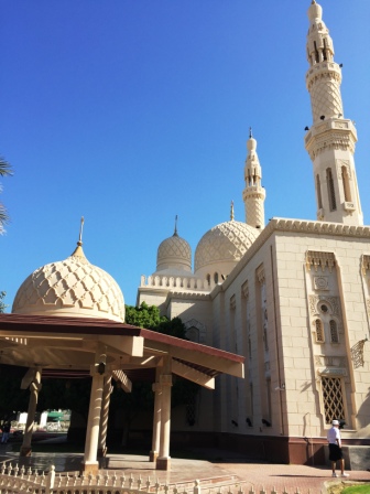 A76 Dubai Mosque 04